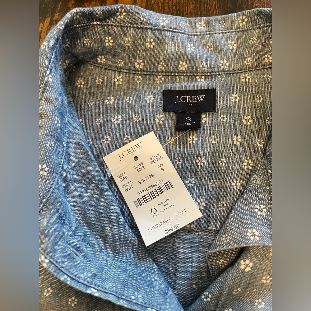 J Crew - NWT Long Sleeve Button Down Floral Print Chambray Shirt. Size small - Picture 4 of 11